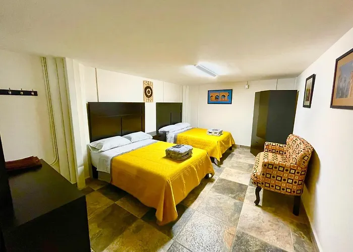 Downtown Treasure Place Guest house *